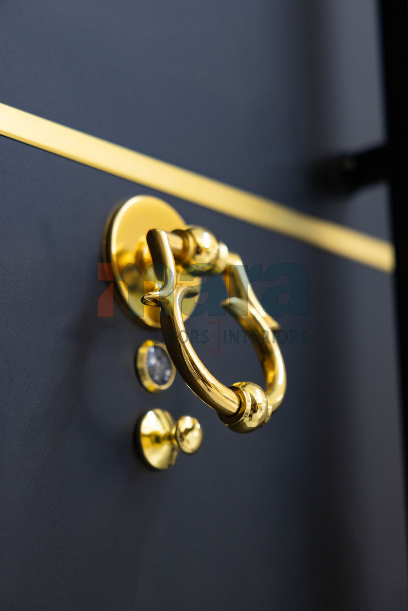 Munyi Single — Matte Black Gold Stripe gallery image